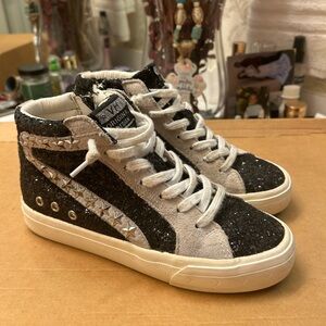 Vintage Havana Dormy Size 6 high tops sneakers in black glitter